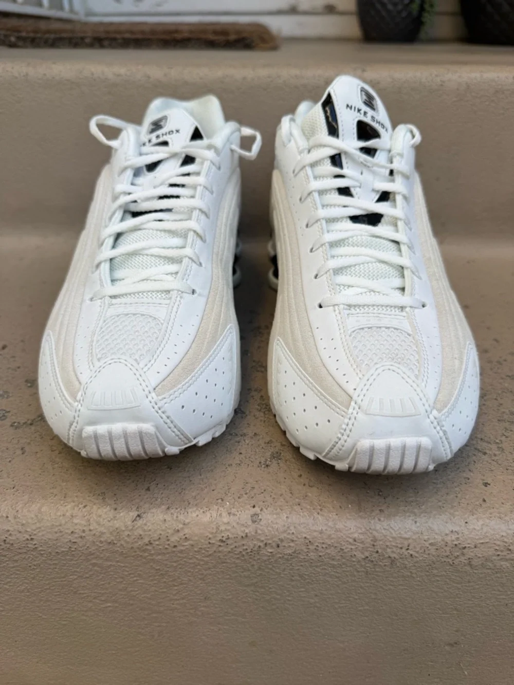 Nike Shox R4 Sneaker Women’s